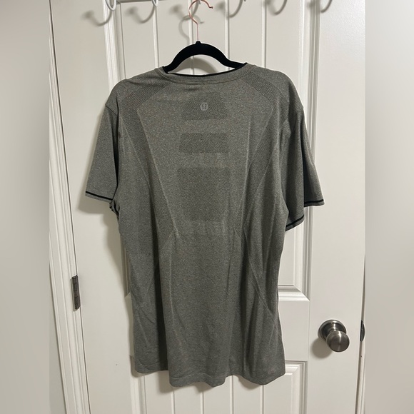 Men’s Lululemon Green/Grey Top - Picture 2 of 5
